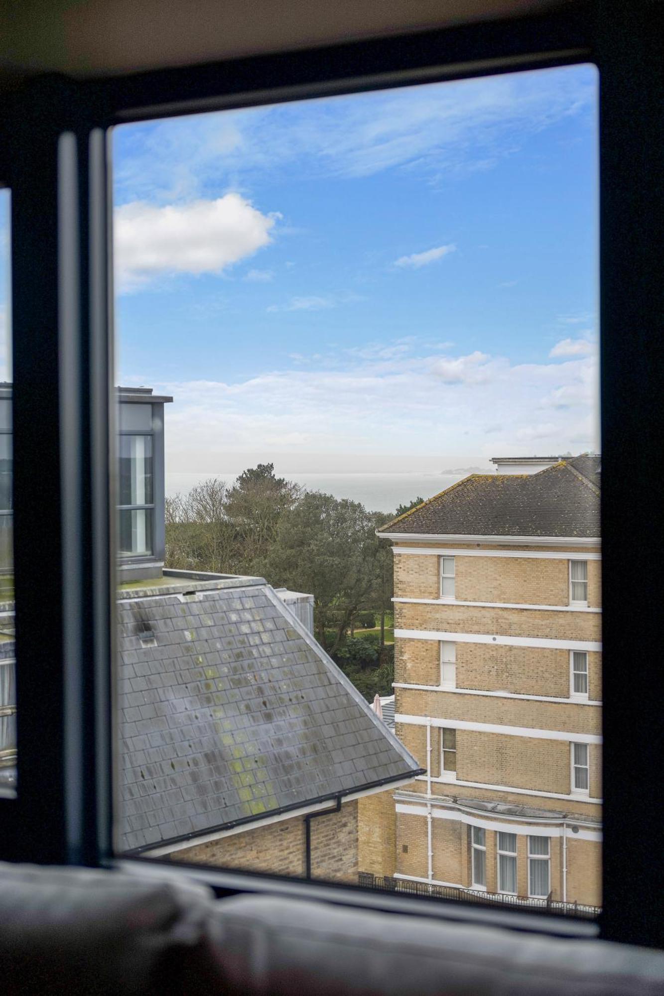 Westcliff Penthouse With Sea Views And Balcony Apartment Bournemouth Exterior photo